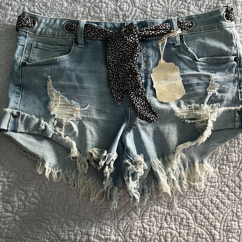 NWT Altar'd State Jean Denim Shorts with Black Polka Dot tie Belt Size 31